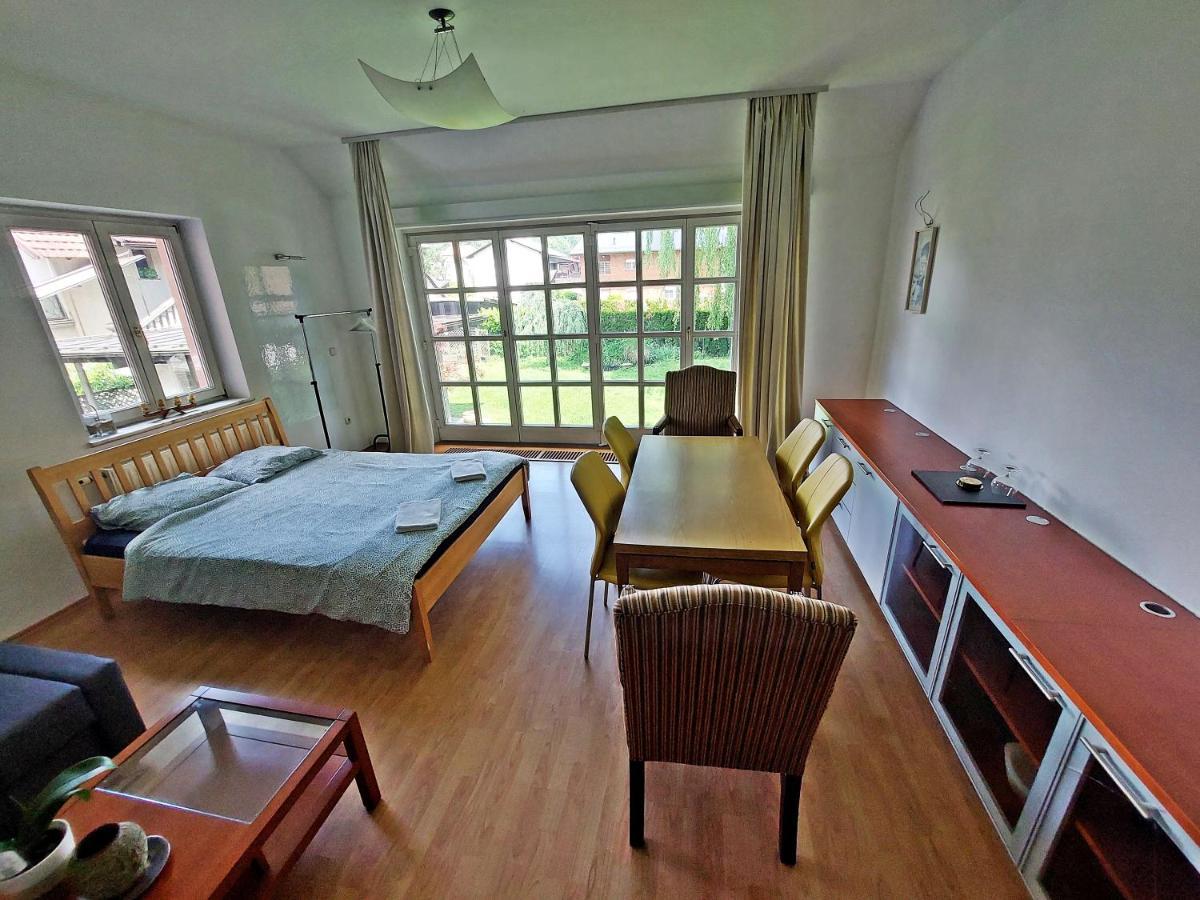 R24, Rose House Hotell Ljubljana Exteriör bild