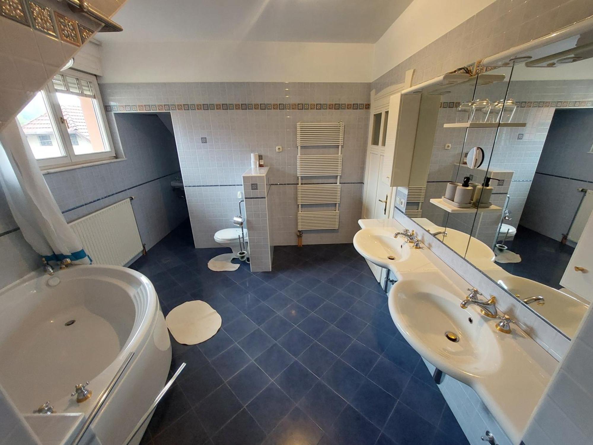 R24, Rose House Hotell Ljubljana Exteriör bild